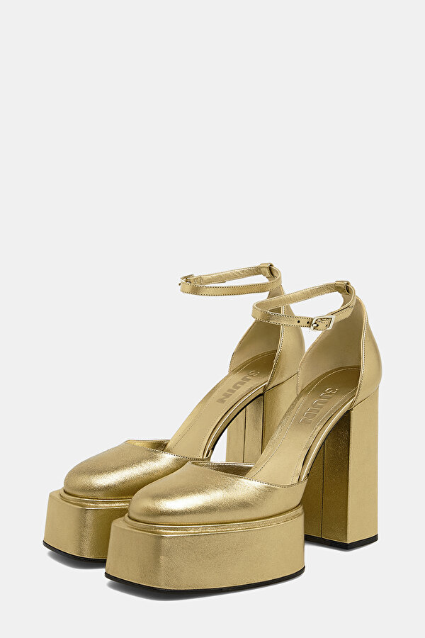 GOLD LEATHER SHOE 2
