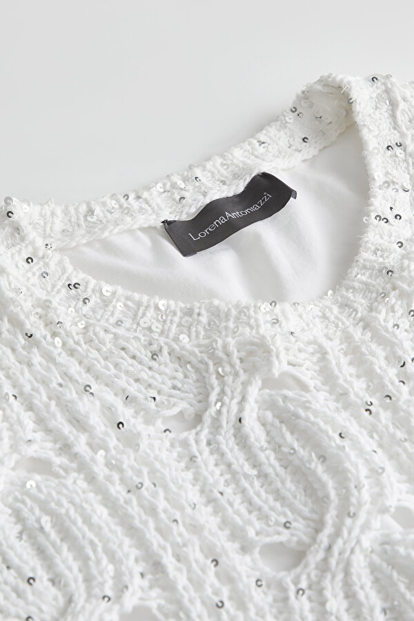 WHITE SWEATER 7