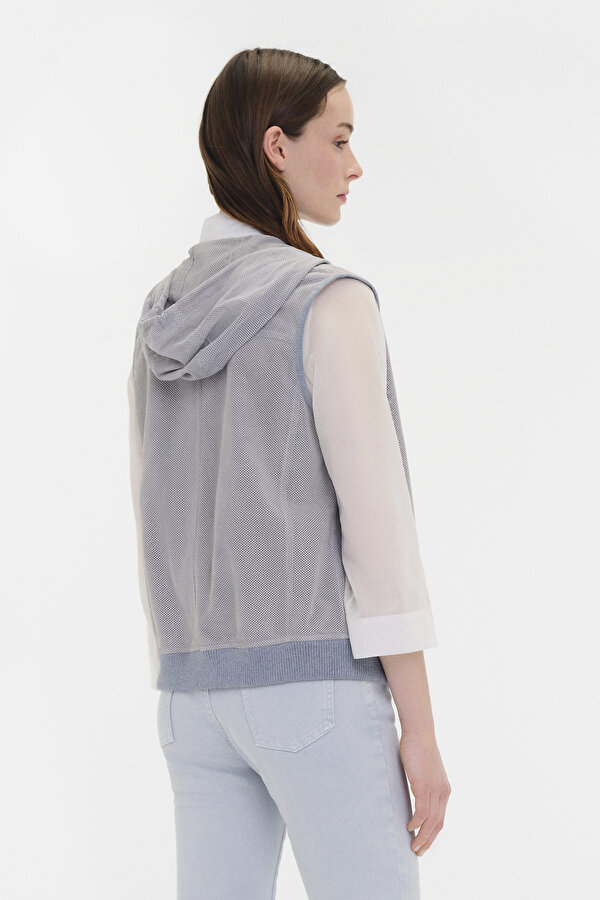 GRİ KAPUŞONLU YELEK 2