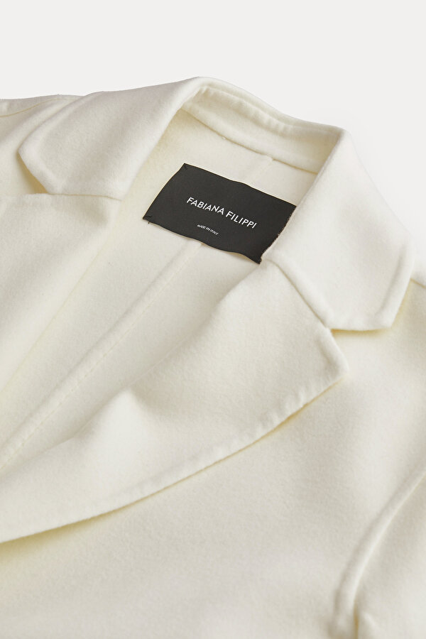 WHITE OVERCOAT 6