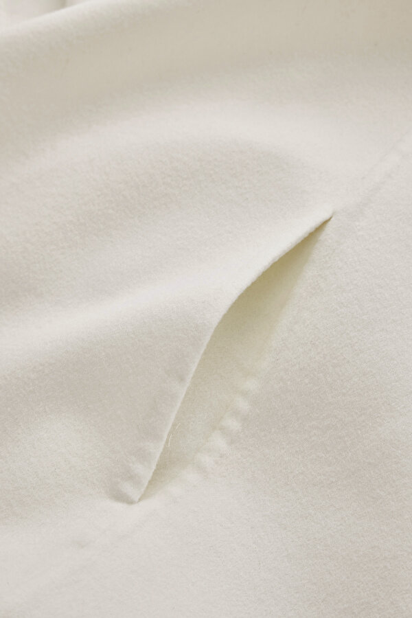 WHITE OVERCOAT 7