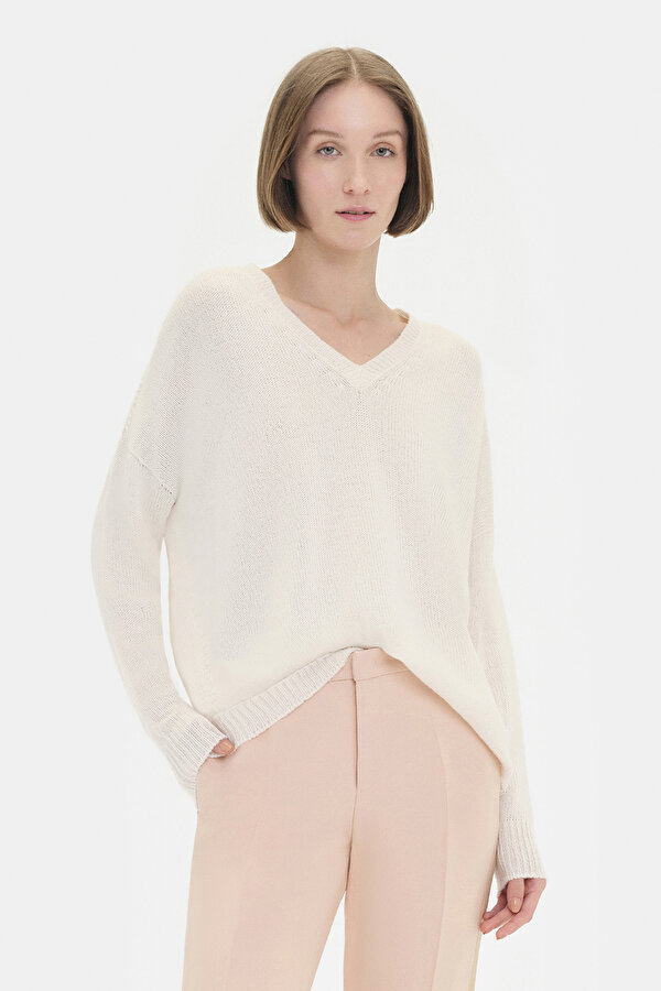 WHITE V NECK JERSEY