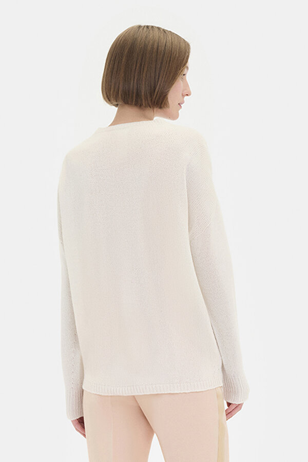 WHITE V NECK JERSEY 2