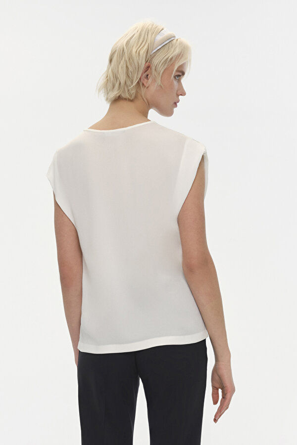 WHITE BASIC / ROUND NECKLINE SHORT SLEEVE BLOUSE 2
