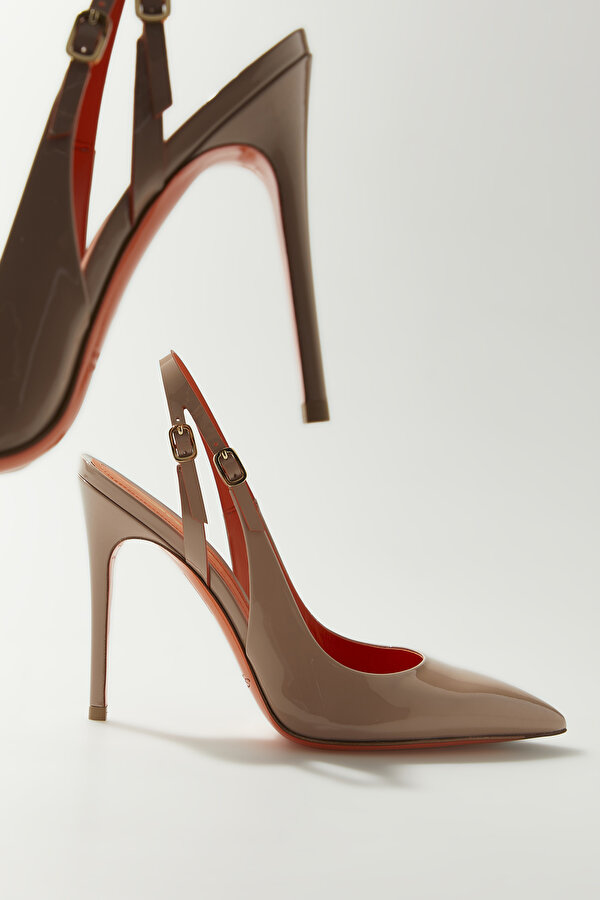 BEIGE PATENT LEATHER SHOE 6