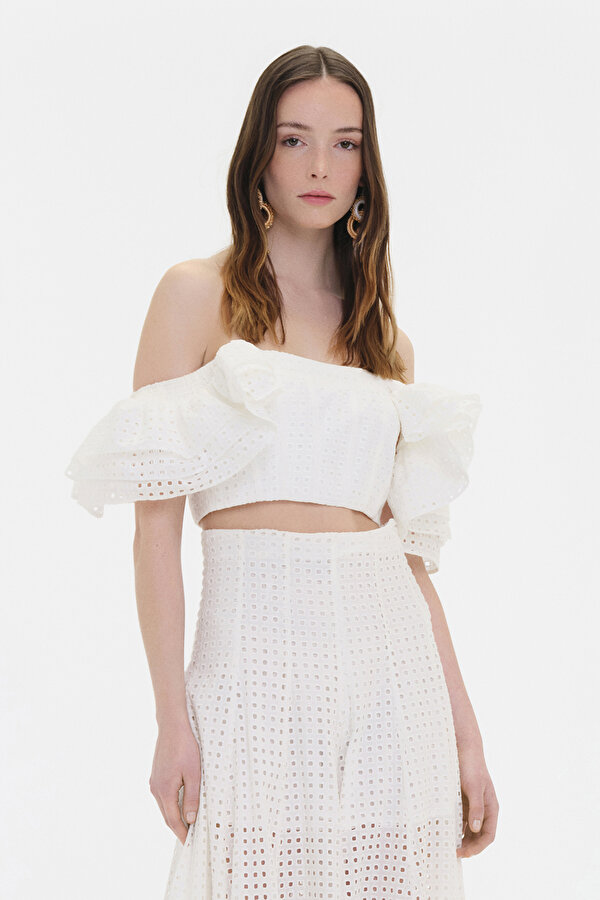 WHITE SQUARE SLEEVELESS BLOUSE