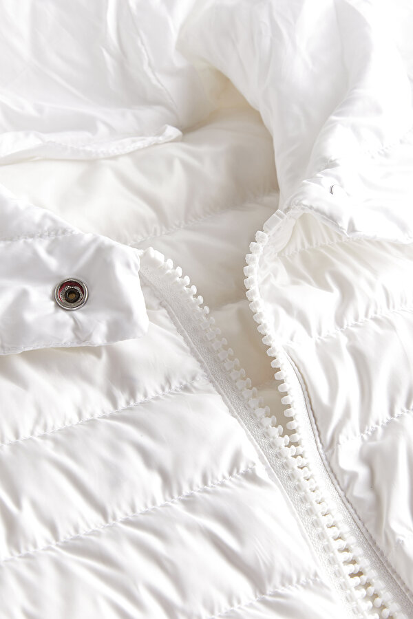 WHITE COAT 7