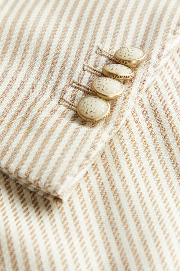 BEIGE JACKET 6