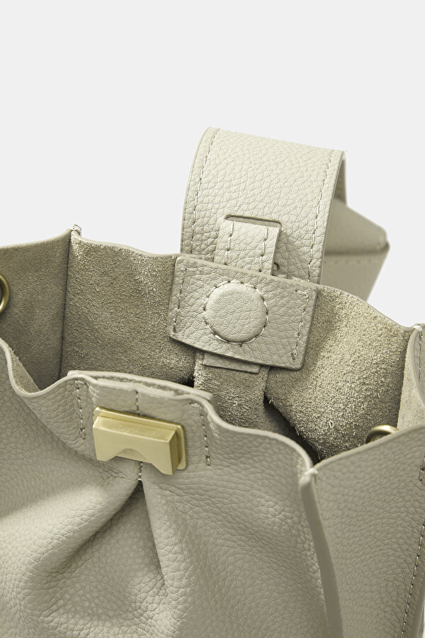 LIGHT GREY LEATHER BAG 6