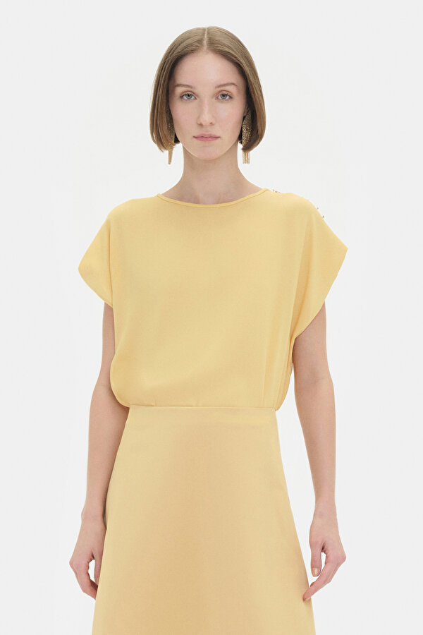 ORANGE SLEEVELESS BLOUSE