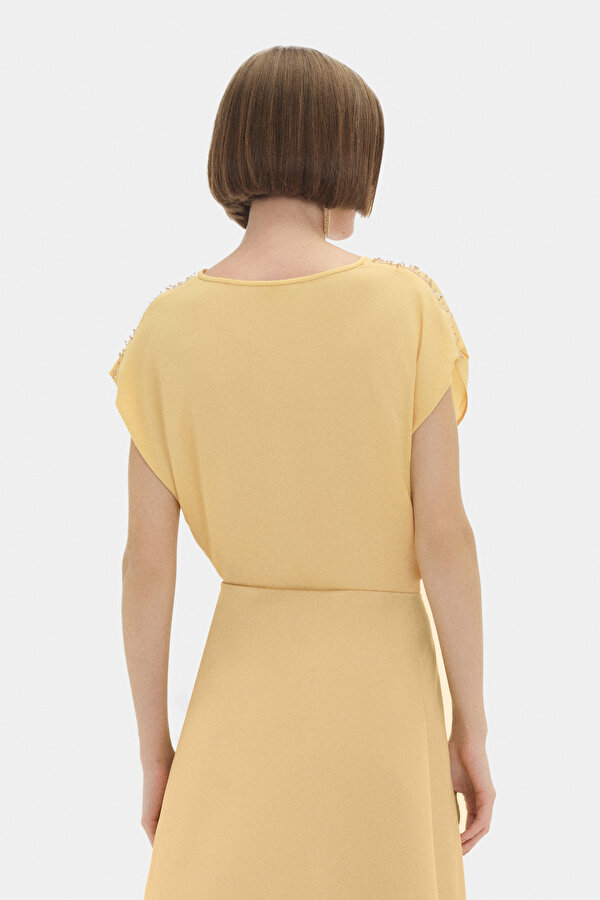 ORANGE SLEEVELESS BLOUSE 2