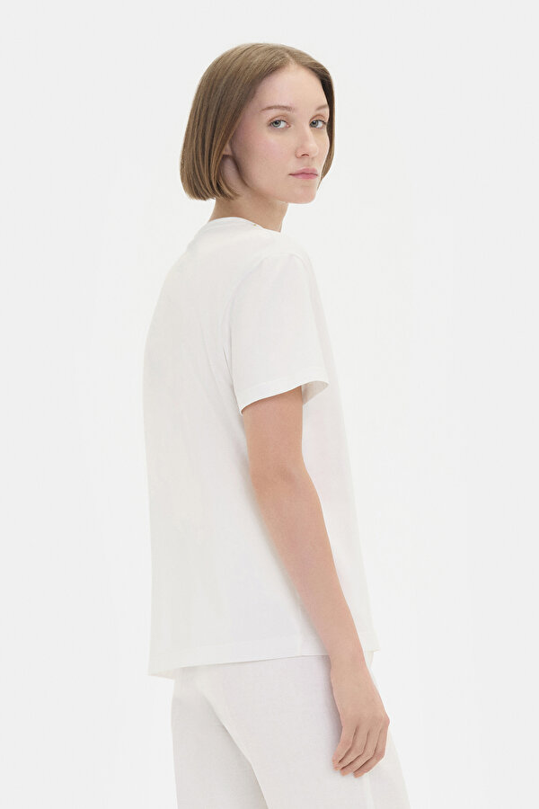 WHITE BASIC / ROUND NECKLINE SHORT SLEEVE TSHIRT 2