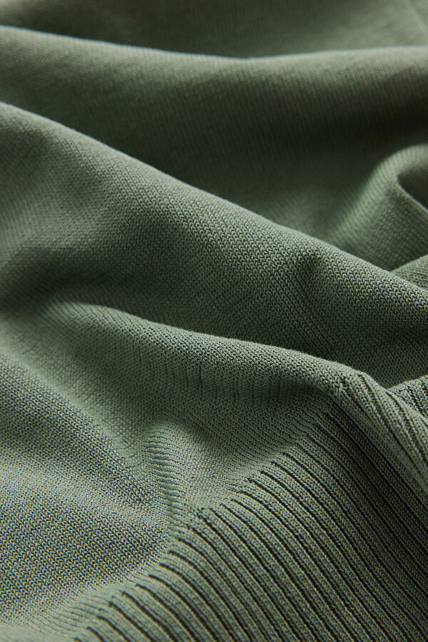 KHAKI BASIC / ROUND NECKLINE SHORT SLEEVE TSHIRT 6
