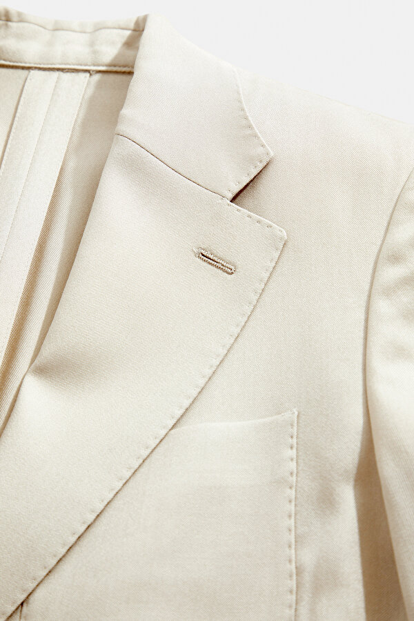 BEIGE JACKET 7