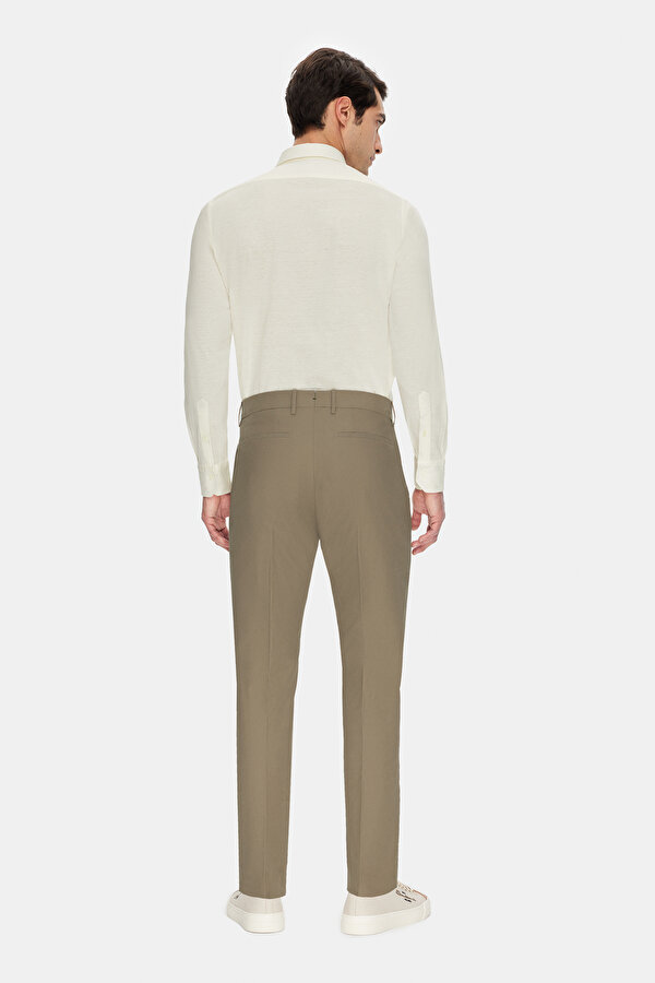 BEIGE TROUSERS 2