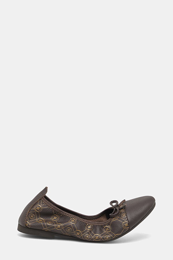 BEIGE FLAT SHOES