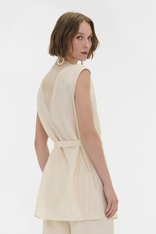 CREAM V NECK SLEEVELESS BLOUSE 2