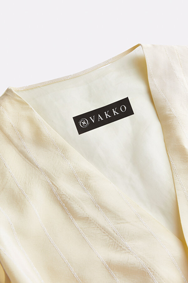 CREAM V NECK SLEEVELESS BLOUSE 7