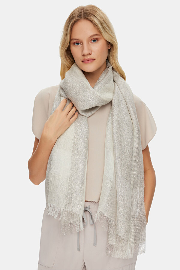 LIGHT GREY SHAWL