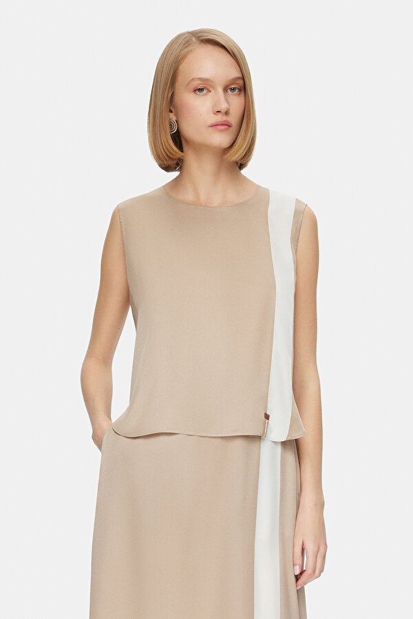 ECRU BASIC / ROUND NECKLINE SLEEVELESS BLOUSE