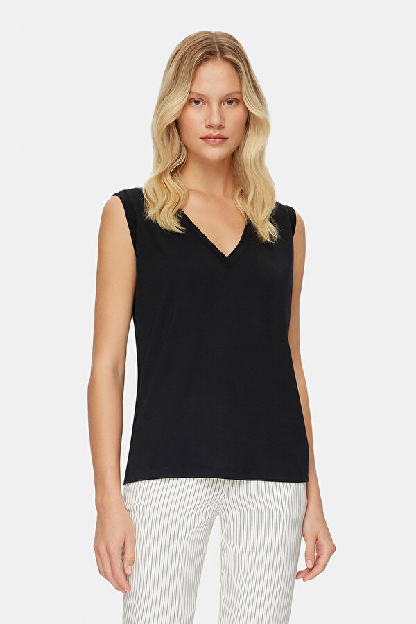 BLACK V NECK SLEEVELESS TSHIRT
