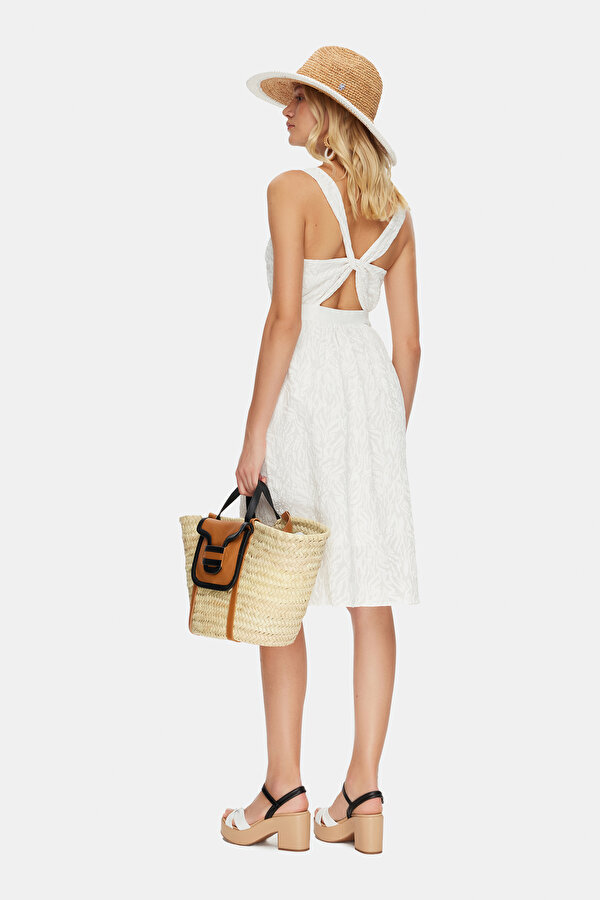 ECRU SLEEVELESS BELOW THE KNEE DRESS 2