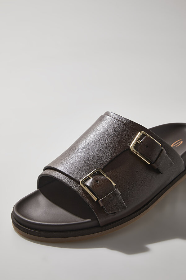 BROWN LEATHER SLIPPER 6