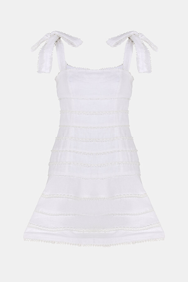 WHITE SLEEVELESS SUSPENDER SHORT DRESS