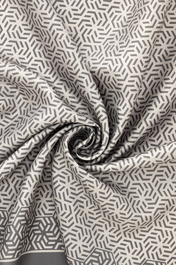 GUMUŞ GEOMETRIK DESENLI TWILL EŞARP 2