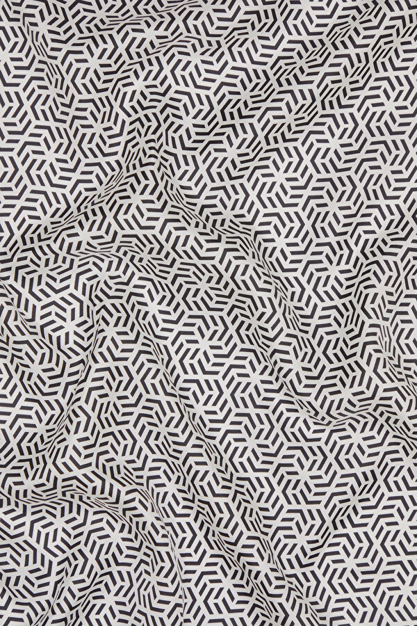 BLACK GEOMETRIC DESIGN TWILL SHAWL 2