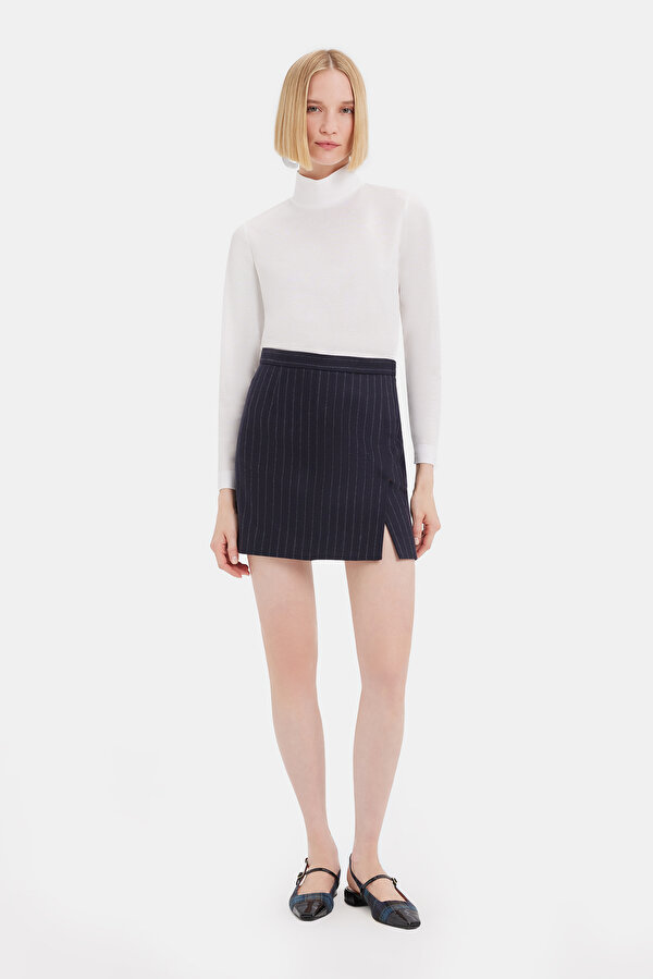 WHITE DESIGN FILLED SKIRT