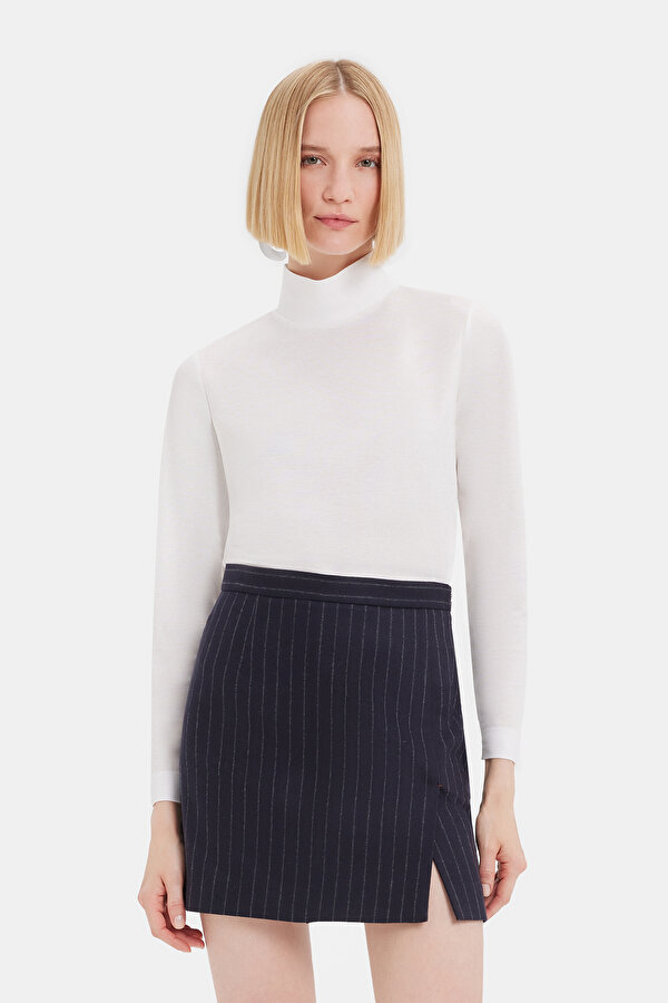 WHITE DESIGN FILLED SKIRT 2