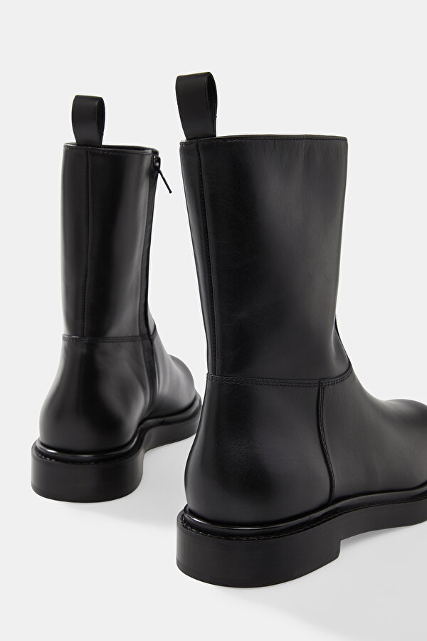 BLACK LEATHER BOOT 6