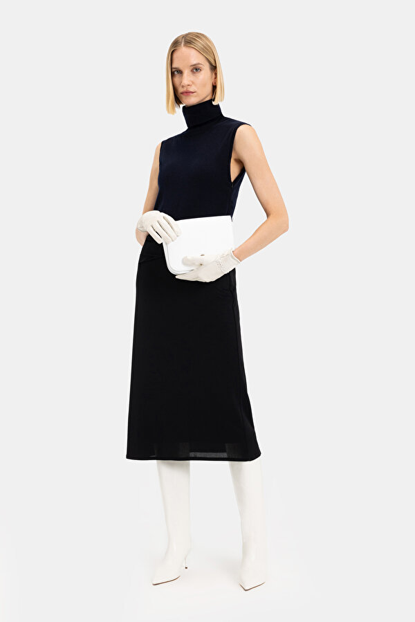 BLACK SLEEVELESS DRESS