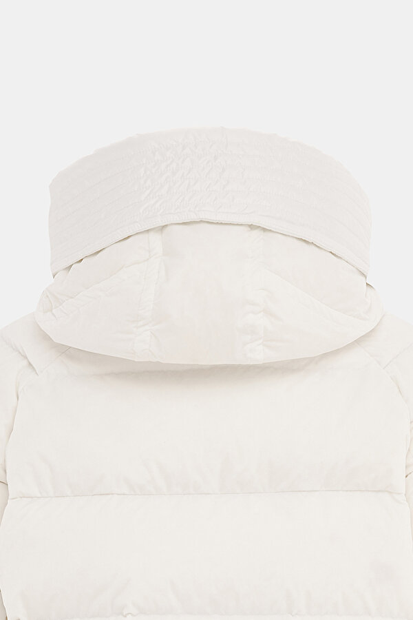 WHITE COAT 11