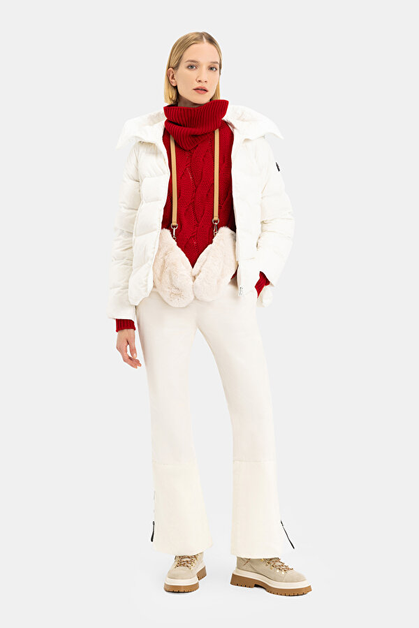 WHITE COAT
