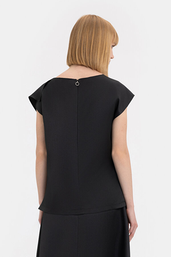 BLACK ASYMMETRIC OFF THE SHOULDER BLOUSE 2