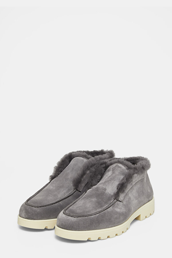 GREY SUEDE SHOE 2