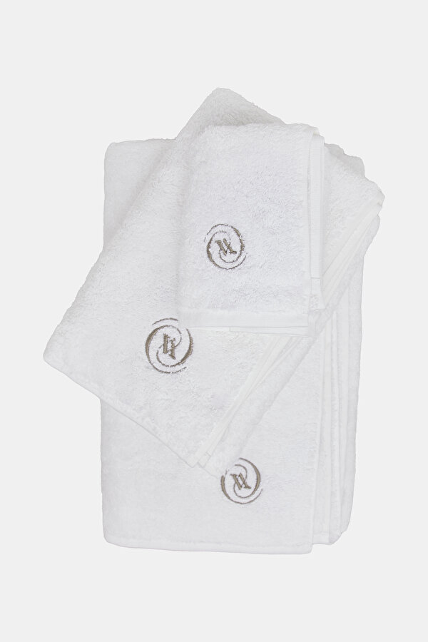 MONOGRAM BEYAZ HAVLU 2