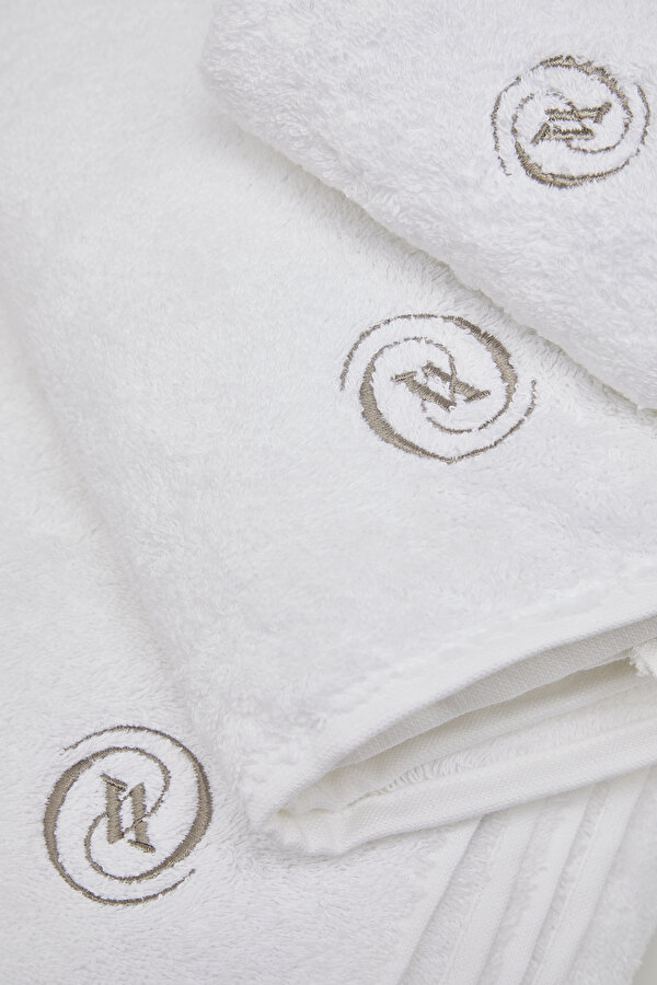 MONOGRAM BEYAZ HAVLU 6