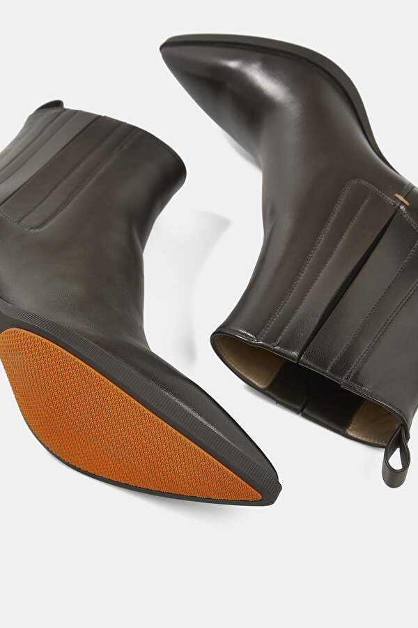 BROWN LEATHER BOOT 7