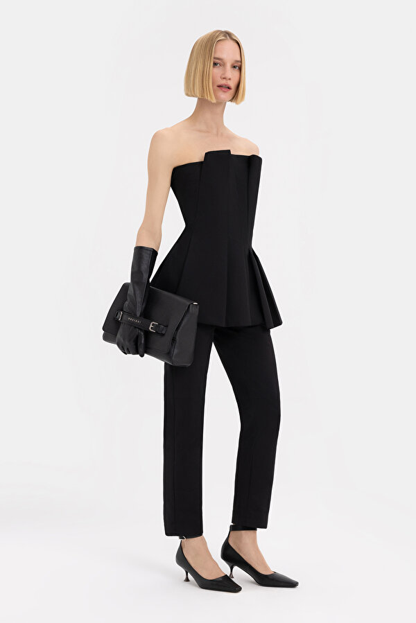 BLACK STRAIGHT CUT TROUSERS