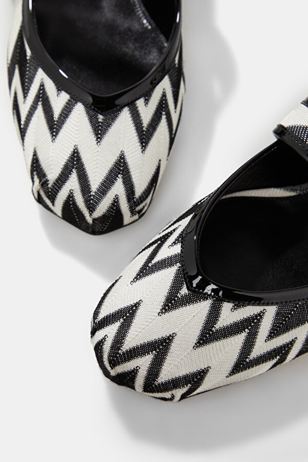 WHITE FLAT SHOES 6