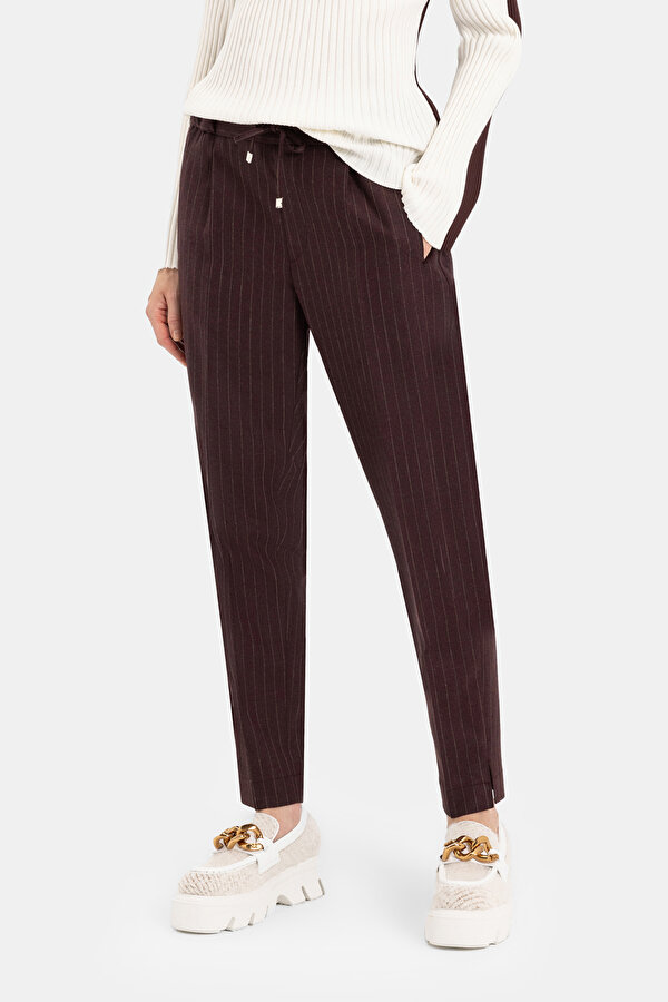 BORDO ÇİZGİLİ DESENLİ DAR PAÇA PANTOLON 2