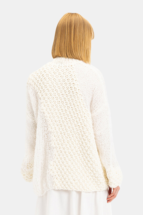 WHITE KNITTING DESIGN KNITWEAR 2
