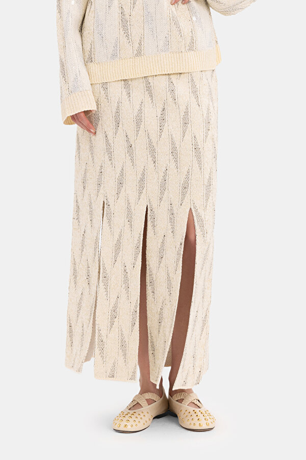 WHITE DESIGN FILLED SKIRT 2