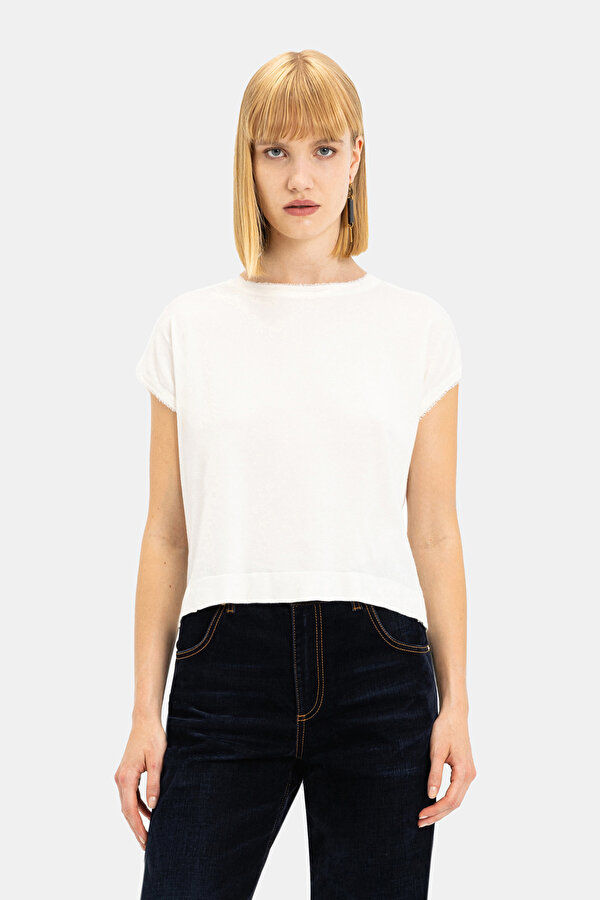 ECRU BASIC / ROUND NECKLINE SHORT SLEEVE BLOUSE