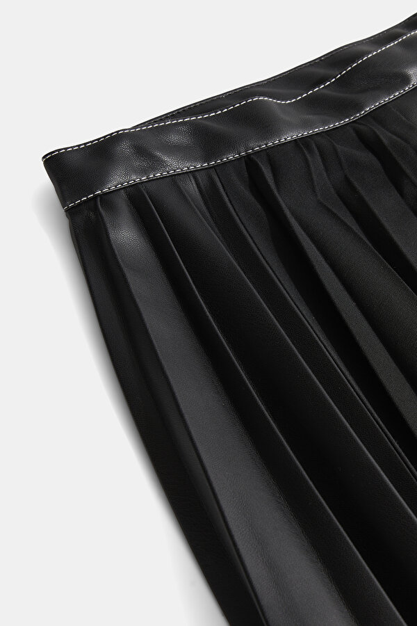 BLACK PLISSE MIDI SKIRT 6