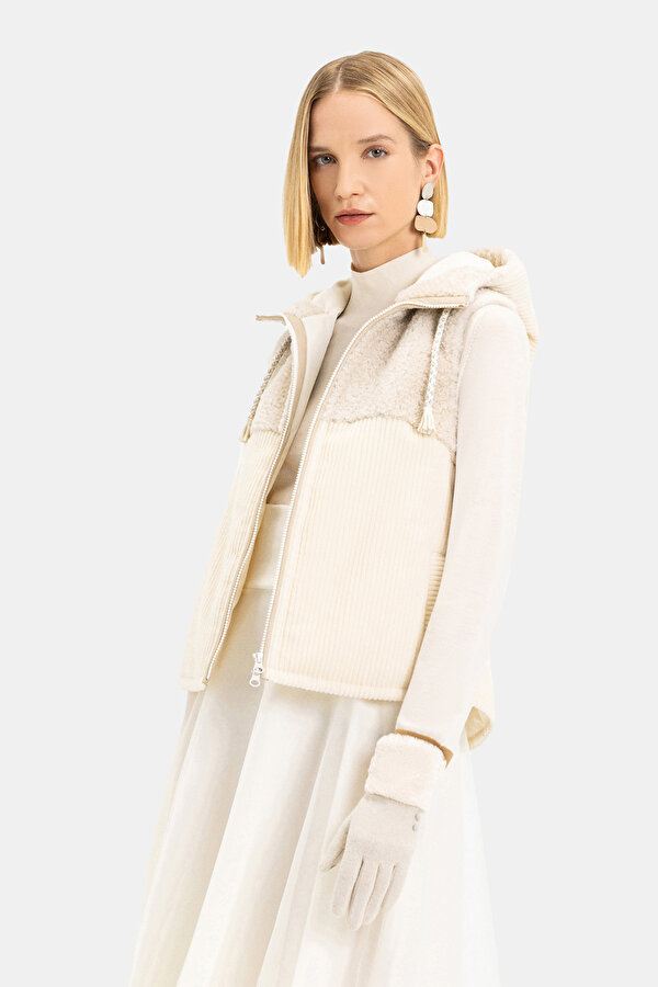 CREAM HOODIE VEST