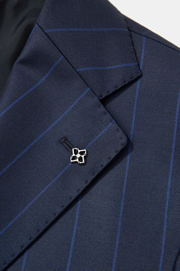 SUIT 11